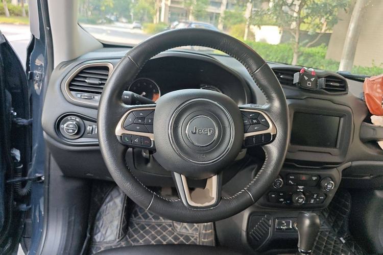 Used Jeep Renegade 2018 Connected Large Screen Version 180T Automatic Smart Version Steering Wheel