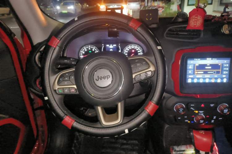 Used Jeep Renegade 2018 Connected Large Screen Version 180T Automatic Jingneng Version Steering Wheel