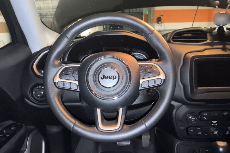 Used Jeep Renegade 2018 Connected Large Screen Version 180T Automatic Jingneng Version Steering Wheel