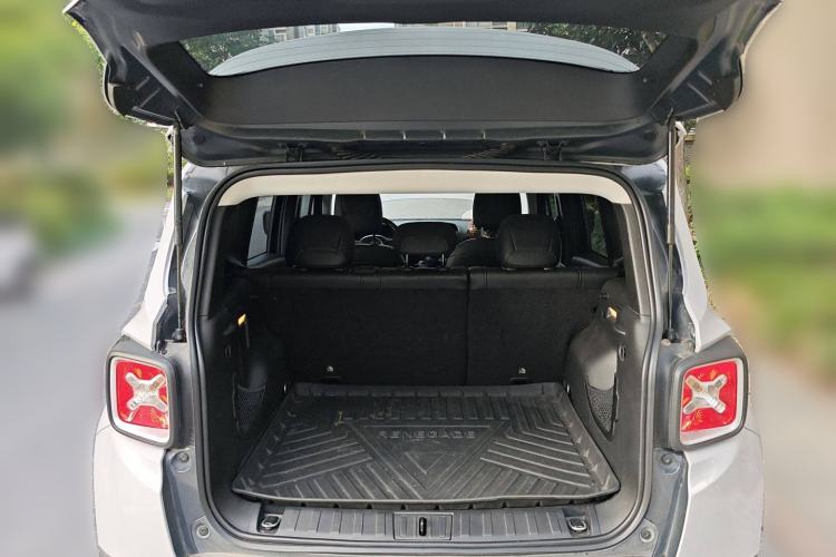 Used Jeep Renegade 2018 Connected Large Screen Version 180T Automatic Smart Version Trunk