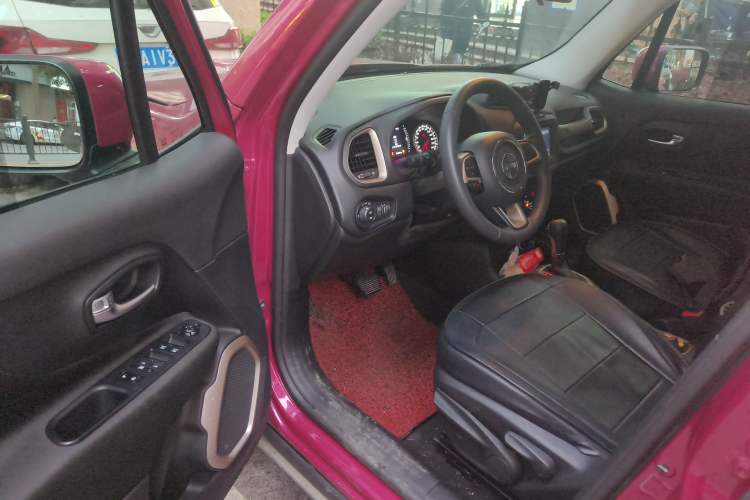 Used Jeep Renegade 2018 Connected Large Screen Version 180T Automatic High-Energy Edition Driver Seat