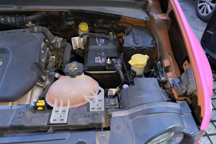 Used Jeep Renegade 2018 Connected Large Screen Version 180TS Automatic High-Energy Edition Engine Bay Left