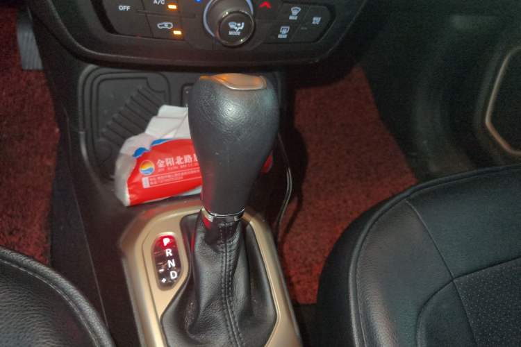 Used Jeep Renegade 2018 Connected Large Screen Version 180T Automatic High-Energy Edition Gear Lever