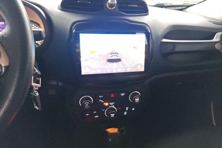 Used Jeep Renegade 2018 Connected Large Screen Version 180T Automatic High-Energy Edition Audio And AC Panel