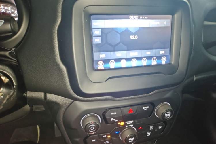 Used Jeep Renegade 2018 Connected Large Screen Version 180T Automatic High-Energy Edition Audio And AC Panel