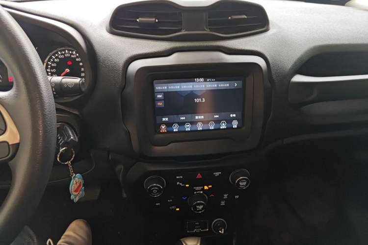 Used Jeep Renegade 2018 Connected Large Screen Version 180T Automatic High-Energy Edition Audio And AC Panel