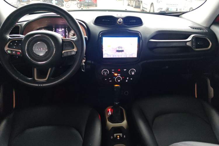Used Jeep Renegade 2018 Connected Large Screen Version 180T Automatic High-Energy Edition Center Console