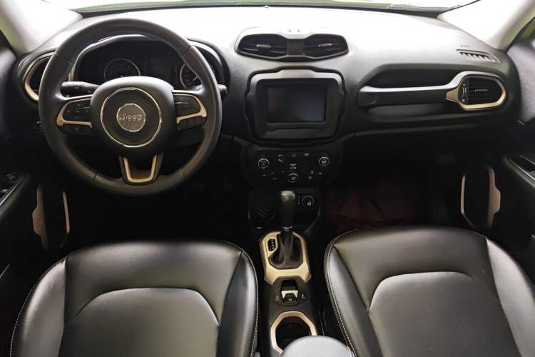 Used Jeep Renegade 2018 Connected Large Screen Version 180T Automatic High-Energy Edition Center Console