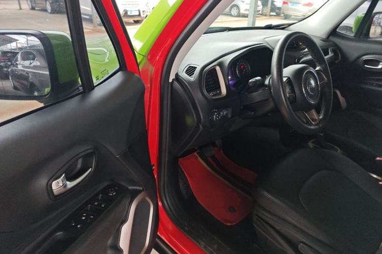 Used Jeep Renegade 2018 Connected Large Screen Version 180T Automatic High-Energy Edition Driver Seat