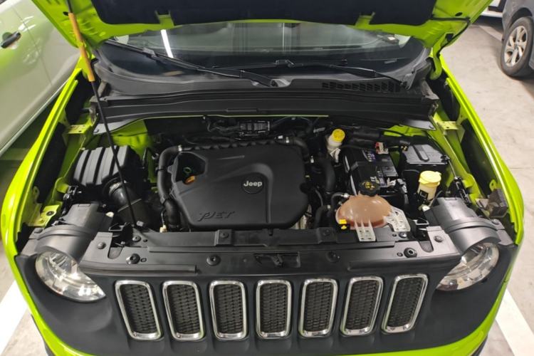 Used Jeep Renegade 2018 Connected Large Screen Version 180T Automatic High-Energy Edition Engine Bay