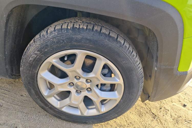 Used Jeep Renegade 2018 Connected Large Screen Version 180T Automatic High-Energy Edition Exterior 2