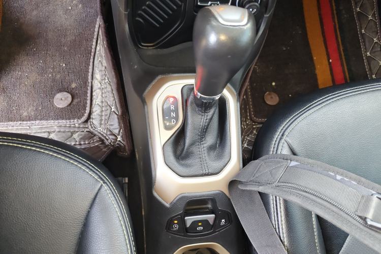 Used Jeep Renegade 2018 Connected Large Screen Version 180T Automatic High-Energy Edition Gear Lever