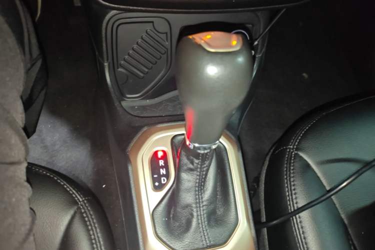 Used Jeep Renegade 2018 Connected Large Screen Version 180T Automatic High-Energy Edition Gear Lever