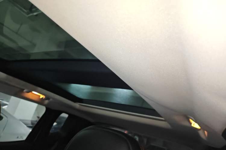 Used Jeep Renegade 2018 Connected Large Screen Version 180T Automatic High-Energy Edition Headliner