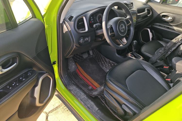 Used Jeep Renegade 2018 Connected Large Screen Version 180T Automatic High-Energy Edition Interior 2