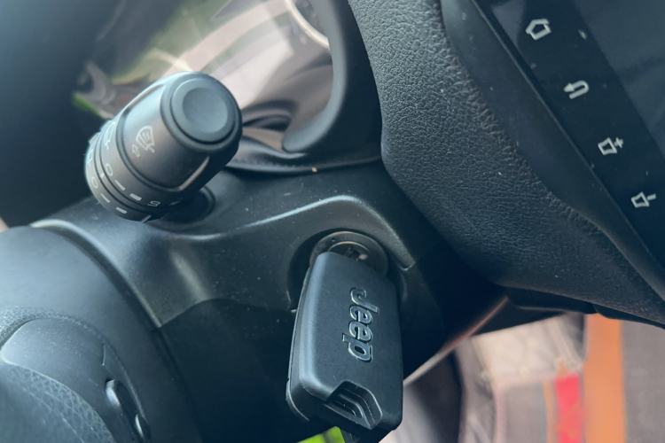 Used Jeep Renegade 2018 Connected Large Screen Version 180T Automatic High-Energy Edition Interior 4
