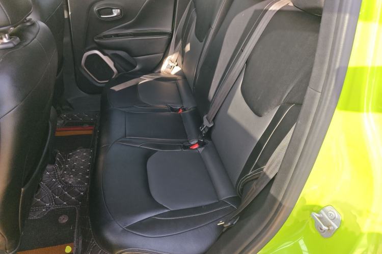 Used Jeep Renegade 2018 Connected Large Screen Version 180T Automatic High-Energy Edition Interior 4