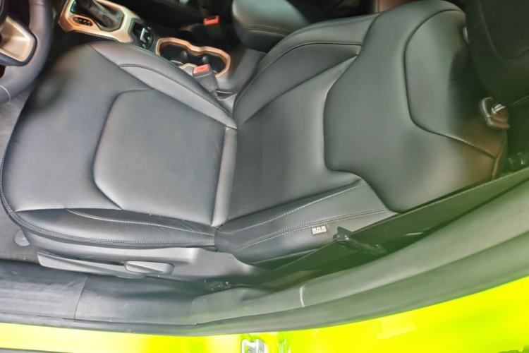Used Jeep Renegade 2018 Connected Large Screen Version 180T Automatic High-Energy Edition Left Front Seat