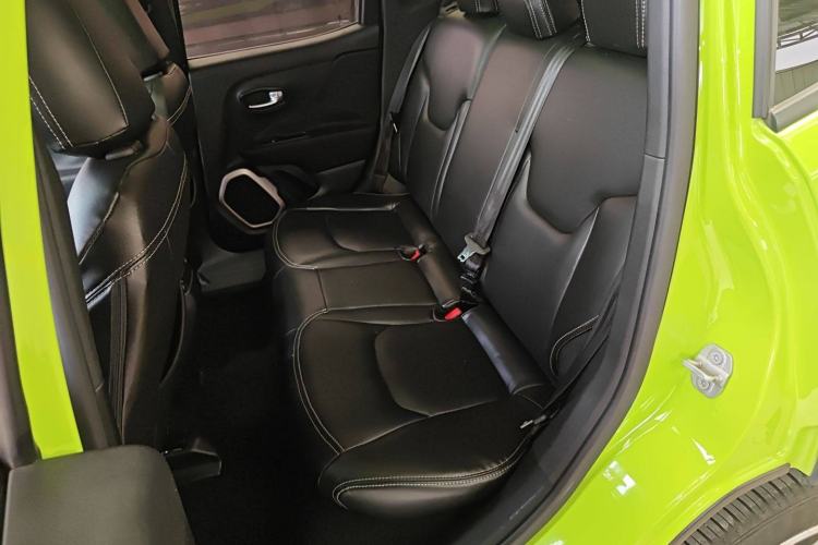 Used Jeep Renegade 2018 Connected Large Screen Version 180T Automatic High-Energy Edition Left Rear Seat