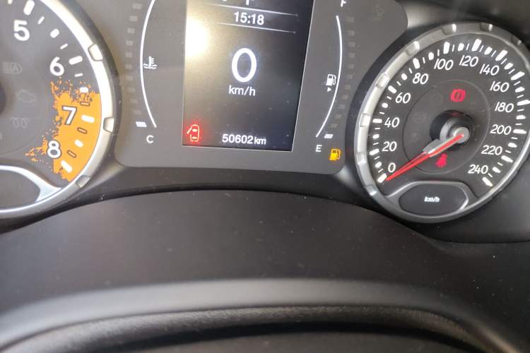 Used Jeep Renegade 2018 Connected Large Screen Version 180T Automatic High-Energy Edition Odometer Close Up