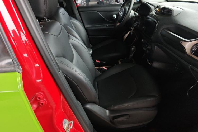 Used Jeep Renegade 2018 Connected Large Screen Version 180T Automatic High-Energy Edition Right Front Seat