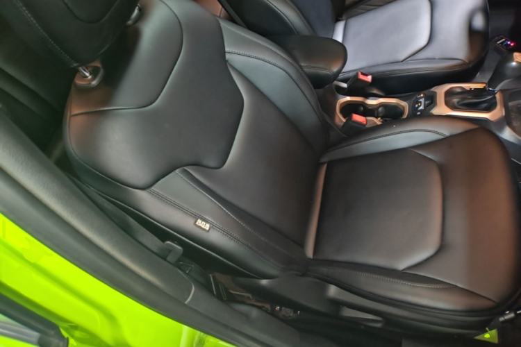 Used Jeep Renegade 2018 Connected Large Screen Version 180T Automatic High-Energy Edition Right Front Seat
