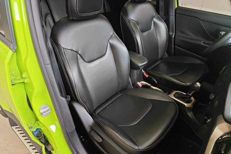 Used Jeep Renegade 2018 Connected Large Screen Version 180T Automatic High-Energy Edition Right Front Seat