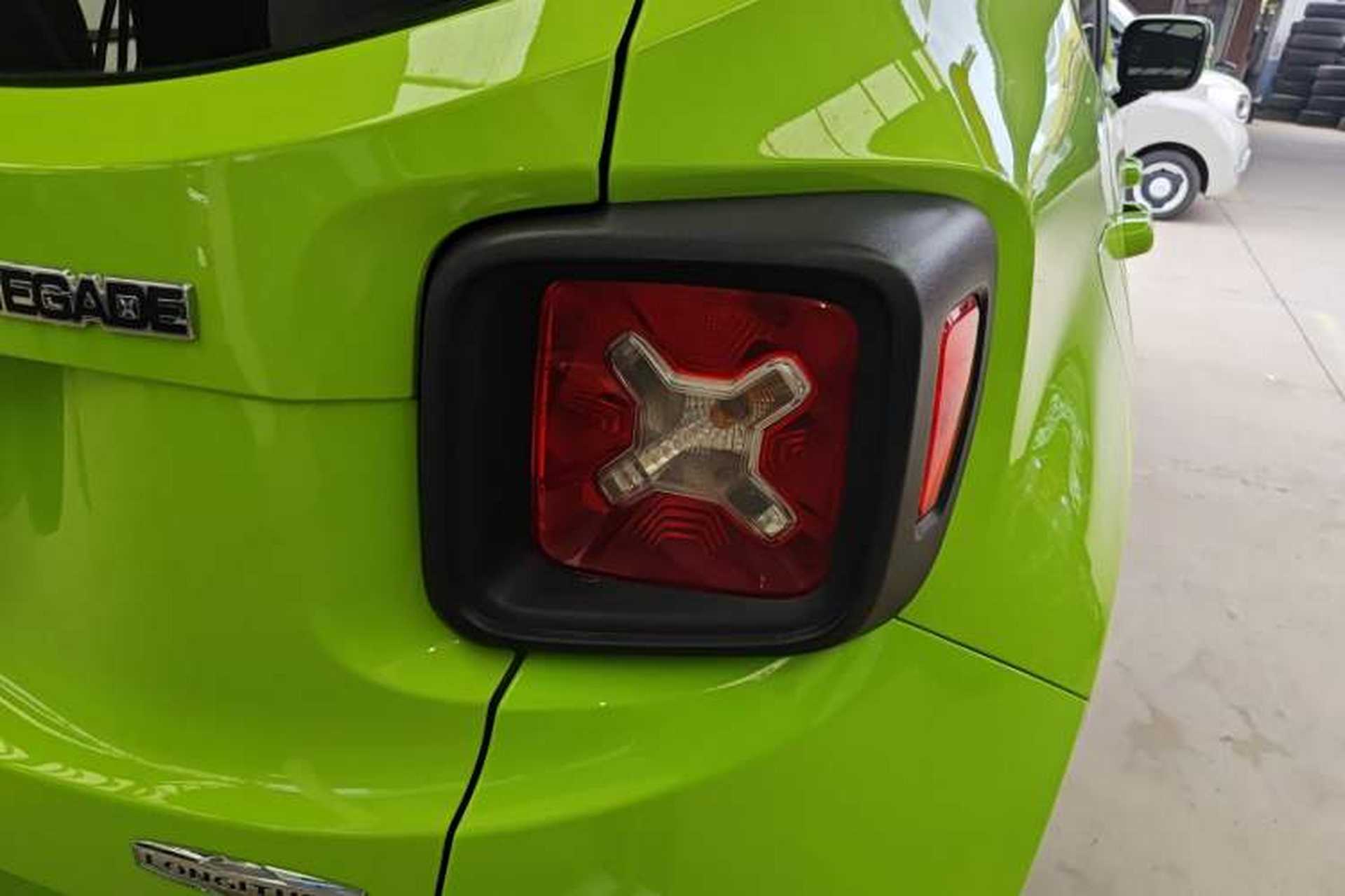 Used Jeep Renegade 2018 Connected Large Screen Version 180T Automatic High-Energy Edition Right Rear Taillight