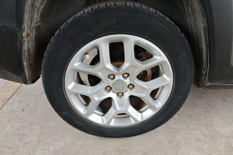 Used Jeep Renegade 2018 Connected Large Screen Version 180T Automatic High-Energy Edition Right Rear Wheel Hub