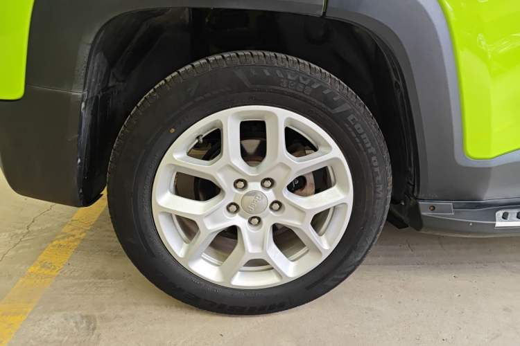Used Jeep Renegade 2018 Connected Large Screen Version 180T Automatic High-Energy Edition Right Rear Wheel Hub
