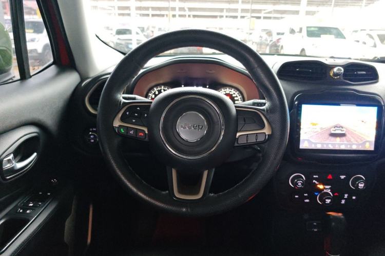 Used Jeep Renegade 2018 Connected Large Screen Version 180T Automatic High-Energy Edition Steering Wheel