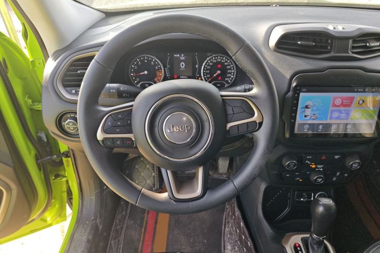 Used Jeep Renegade 2018 Connected Large Screen Version 180T Automatic High-Energy Edition Steering Wheel