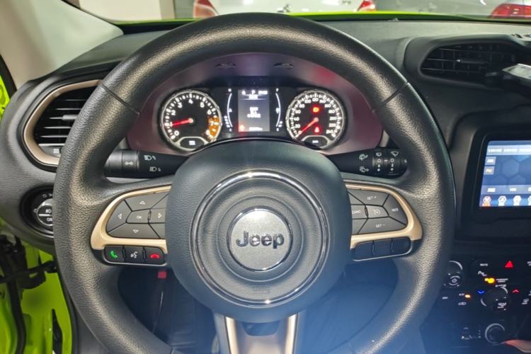 Used Jeep Renegade 2018 Connected Large Screen Version 180T Automatic High-Energy Edition Steering Wheel
