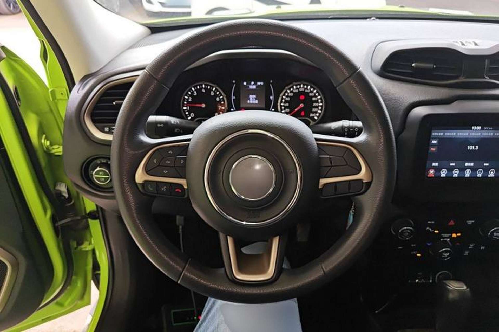 Used Jeep Renegade 2018 Connected Large Screen Version 180T Automatic High-Energy Edition Steering Wheel