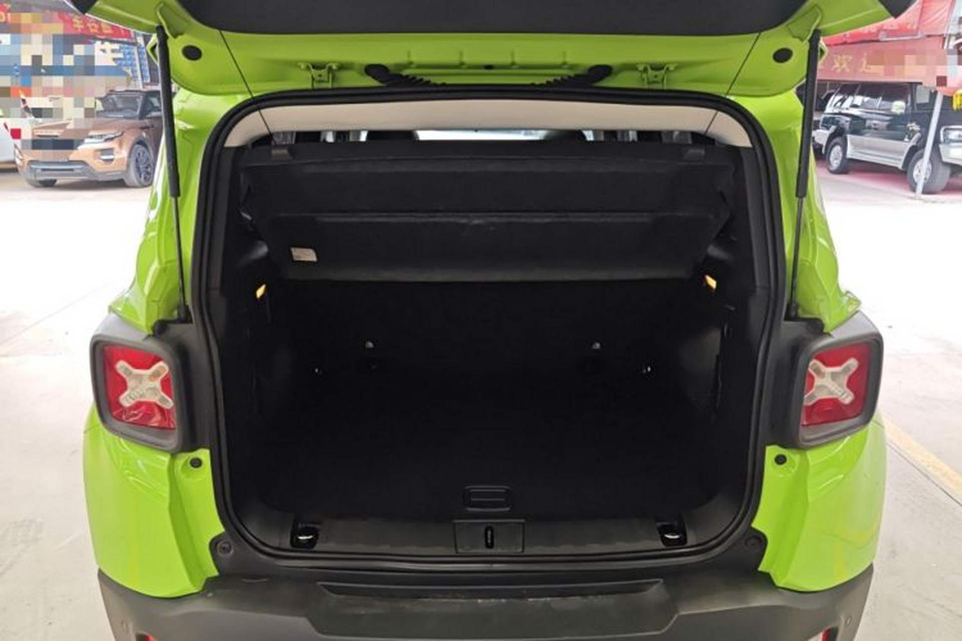 Used Jeep Renegade 2018 Connected Large Screen Version 180T Automatic High-Energy Edition Trunk