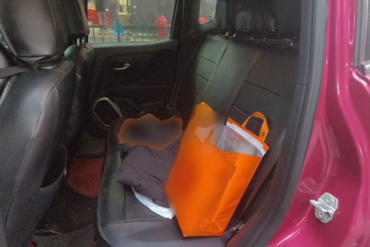 Used Jeep Renegade 2018 Connected Large Screen Version 180T Automatic High-Energy Edition Left Rear Seat