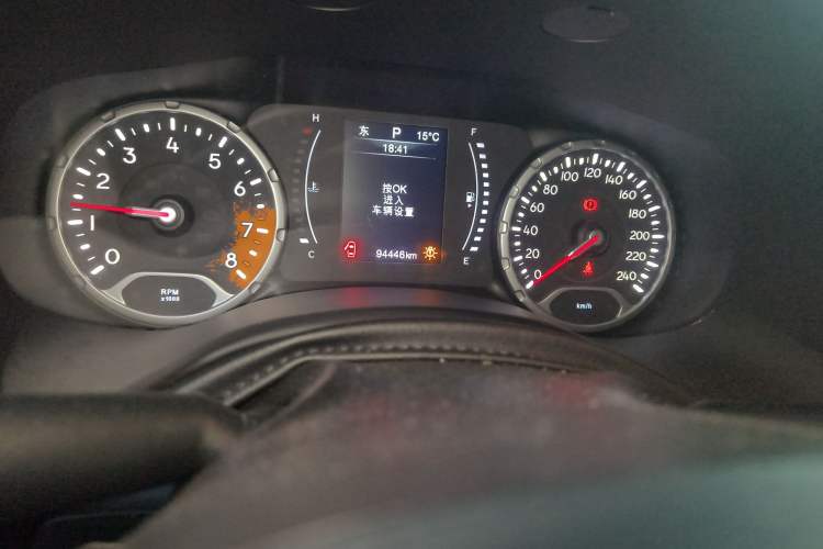 Used Jeep Renegade 2018 Connected Large Screen Version 180T Automatic High-Energy Edition Odometer Close Up