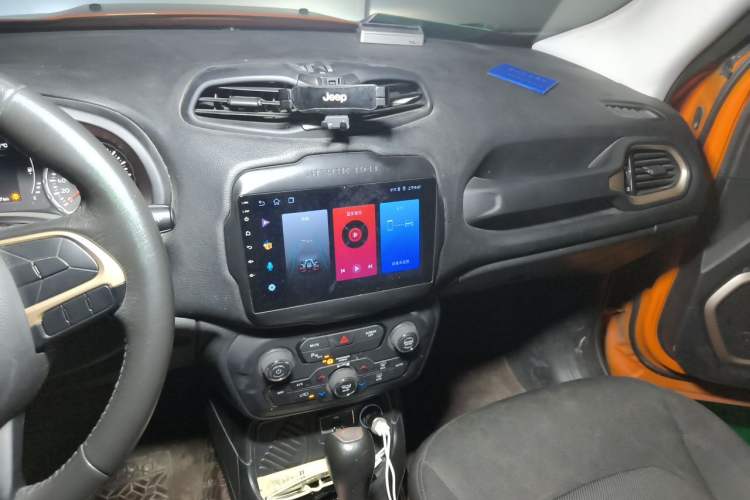 Used Jeep Renegade 2018 Connected Large Screen Version 180T Automatic Jingneng Version Audio And AC Panel