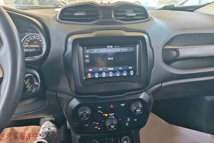 Used Jeep Renegade 2018 Connected Large Screen Version 180T Automatic High-Energy Edition Audio And AC Panel