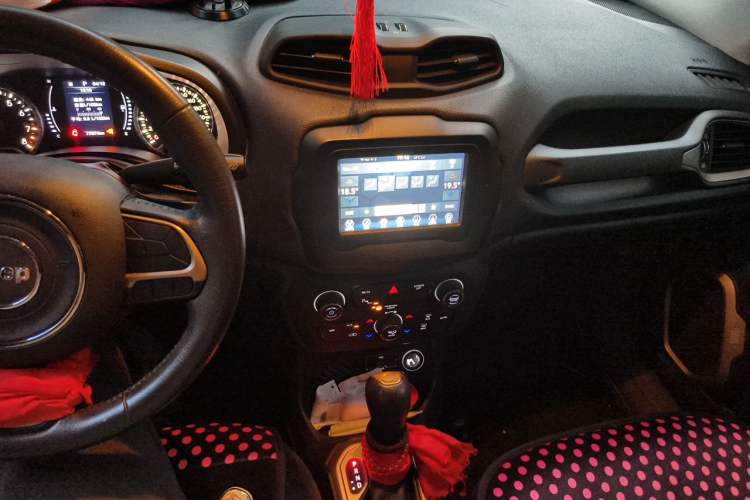 Used Jeep Renegade 2018 Connected Large Screen Version 180T Automatic Jingneng Version Audio And AC Panel