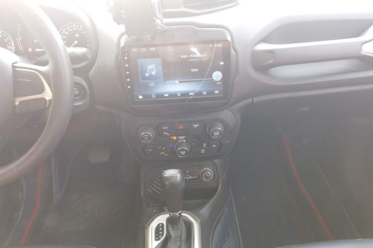 Used Jeep Renegade 2018 Connected Large Screen Version 180T Automatic High-Energy Edition Audio And AC Panel