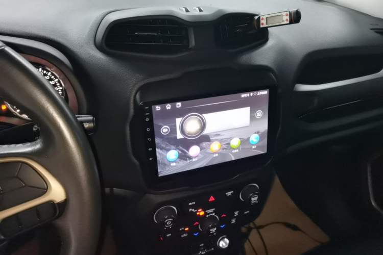 Used Jeep Renegade 2018 Connected Large Screen Version 180T Automatic Jingneng Version Audio And AC Panel