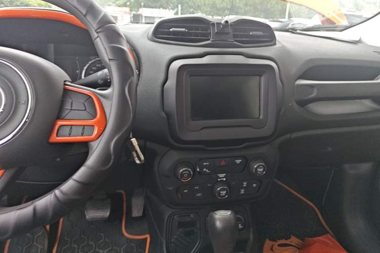 Used Jeep Renegade 2018 Connected Large Screen Version 180T Automatic High-Energy Edition Audio And AC Panel