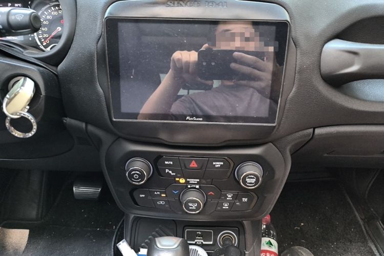 Used Jeep Renegade 2018 Connected Large Screen Version 180T Automatic High-Energy Edition Audio And AC Panel