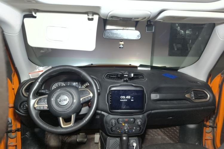 Used Jeep Renegade 2018 Connected Large Screen Version 180T Automatic Jingneng Version Center Console