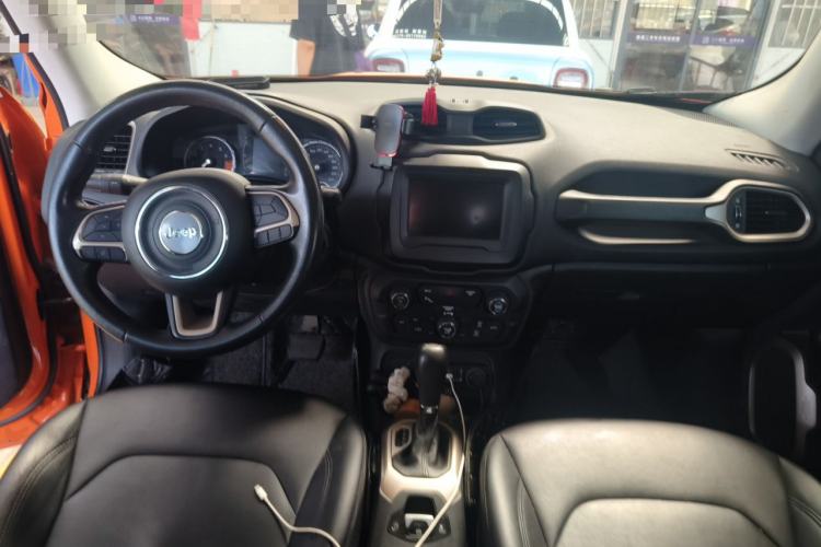 Used Jeep Renegade 2018 Connected Large Screen Version 180T Automatic Jingneng Version Center Console