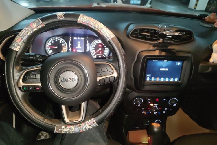 Used Jeep Renegade 2018 Connected Large Screen Version 180T Automatic Jingneng Version Center Console