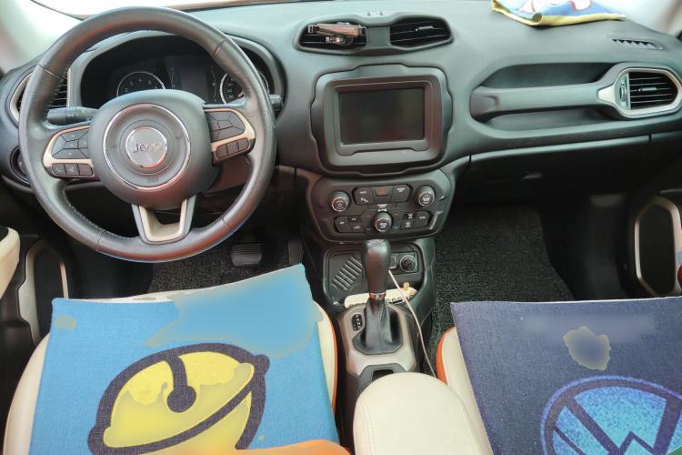 Used Jeep Renegade 2018 Connected Large Screen Version 180T Automatic Jingneng Version Center Console