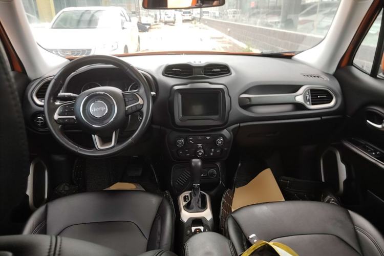 Used Jeep Renegade 2018 Connected Large Screen Version 180T Automatic Jingneng Version Center Console