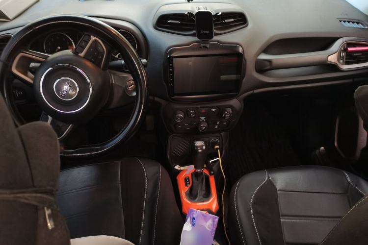 Used Jeep Renegade 2018 Connected Large Screen Version 180T Automatic High-Energy Edition Center Console